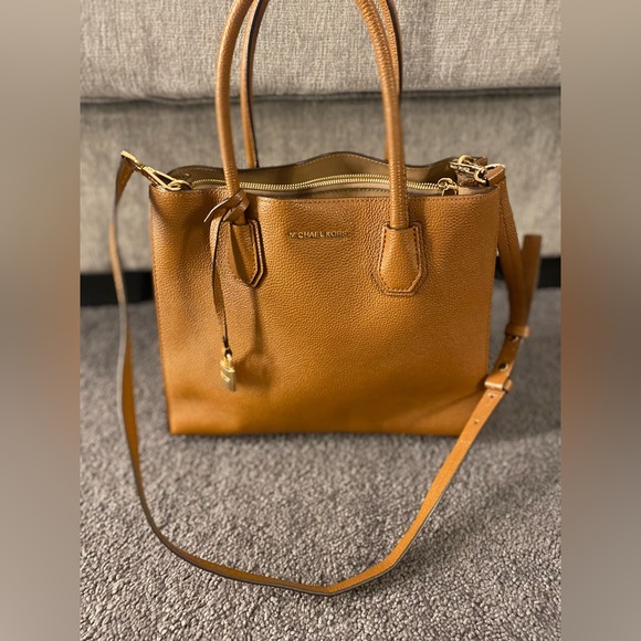 Michael Lots hand or shoulder bag. Color: Luggage; Leather - Picture 1 of 12